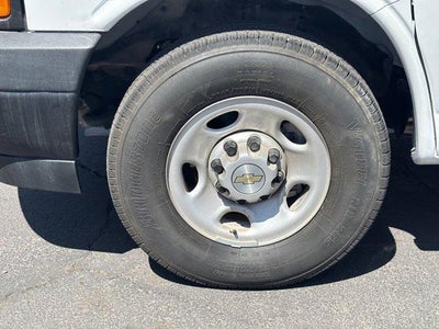 2024 Chevrolet Express Passenger 2500 1LS