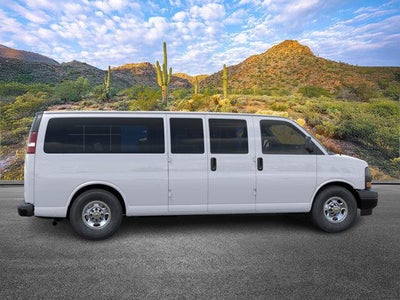 2025 Chevrolet Express Passenger 3500 1LS