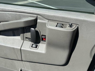 2023 Chevrolet Express Passenger 3500 1LS