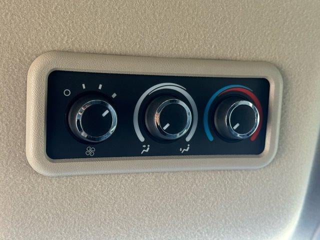 2023 Chevrolet Express Passenger 3500 1LS