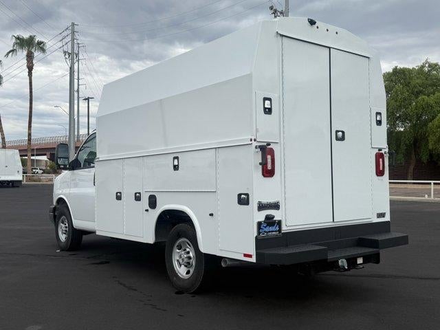 2025 Chevrolet Express Cutaway 3500 Base