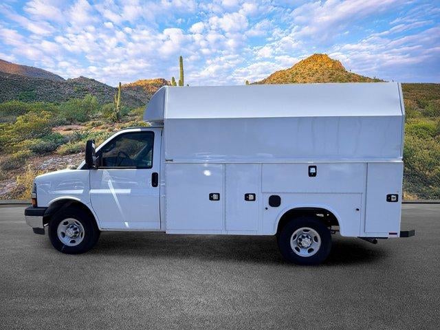 2025 Chevrolet Express Cutaway 3500 Base