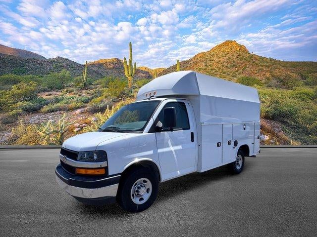 2025 Chevrolet Express Cutaway 3500 Base