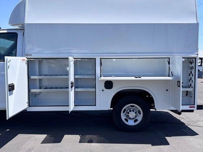 2025 Chevrolet Express Cutaway 3500 Base
