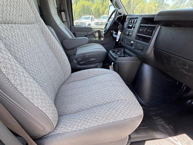 2025 Chevrolet Express Cutaway 3500 Base