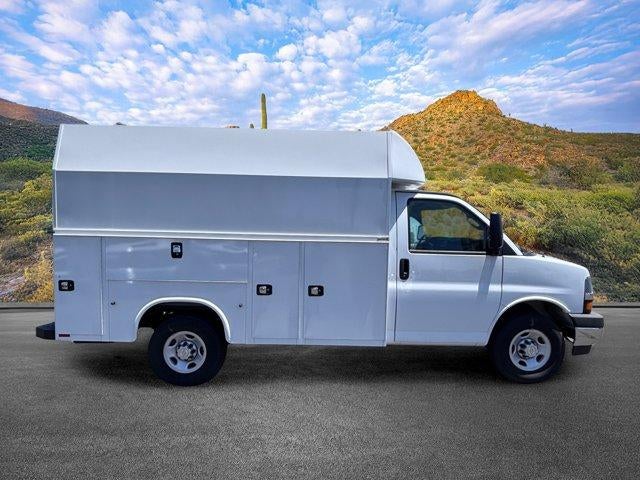2025 Chevrolet Express Cutaway 3500 Base