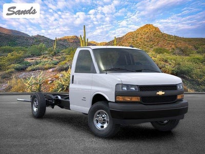 2025 Chevrolet Express Cutaway 3500 Base