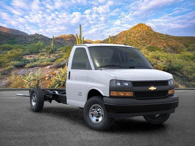2025 Chevrolet Express Cutaway 3500 Base