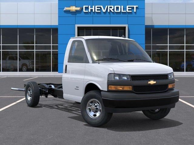 2025 Chevrolet Express Cutaway 3500 Base