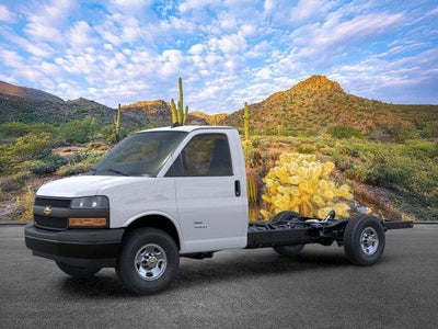 2025 Chevrolet Express Cutaway 3500 Base