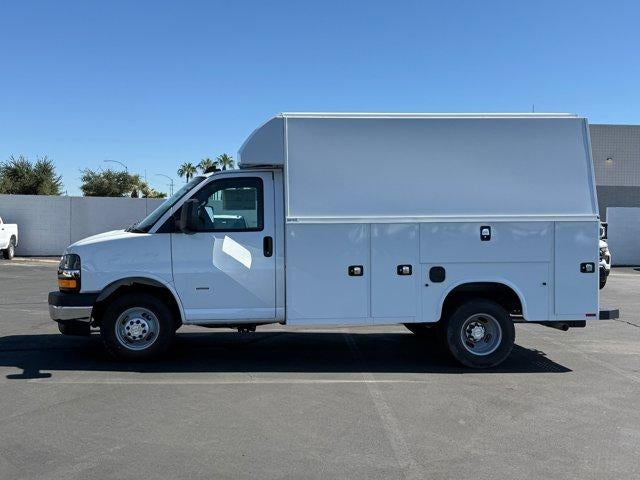 2025 Chevrolet Express Cutaway 3500 Base