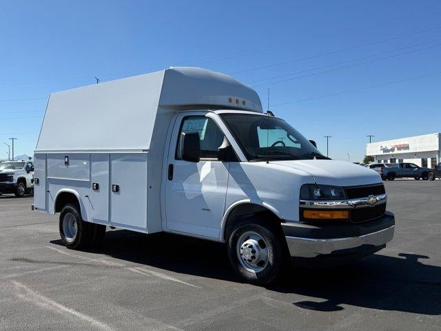 2025 Chevrolet Express Cutaway 3500 Base