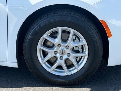 2022 Chrysler Voyager LX