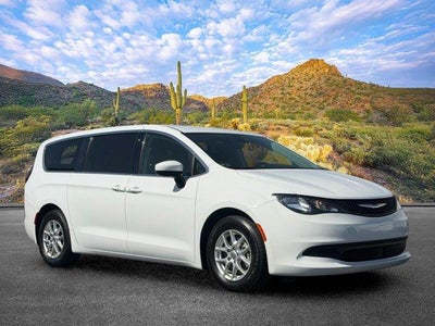 2022 Chrysler Voyager LX
