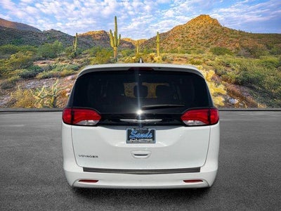 2022 Chrysler Voyager LX