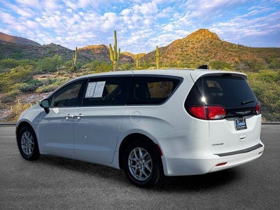 2022 Chrysler Voyager LX