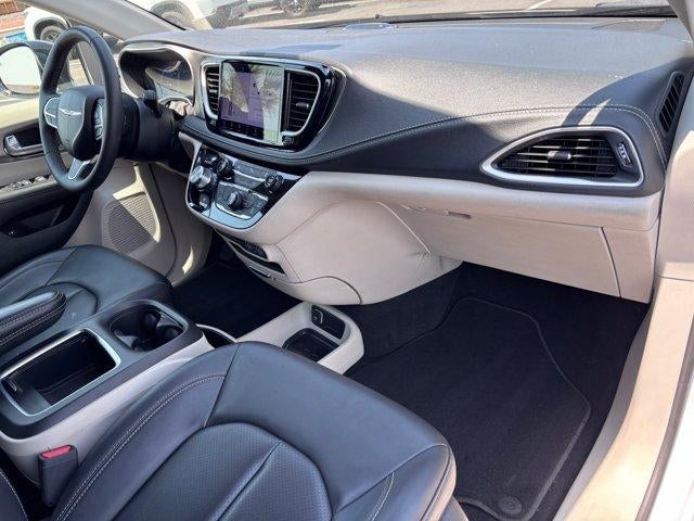 2024 Chrysler Pacifica Hybrid Select