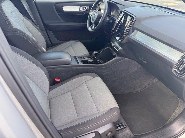 2024 Volvo XC40 Core Bright Theme