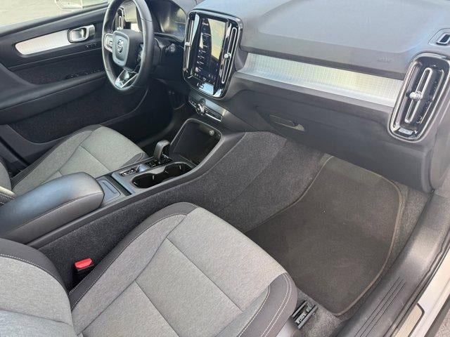 2024 Volvo XC40 Core Bright Theme