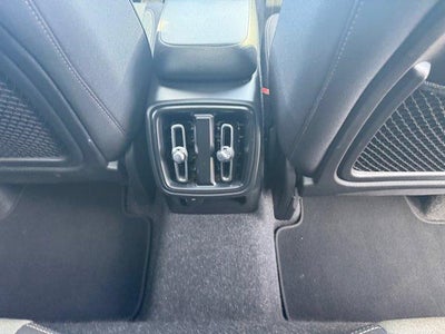 2024 Volvo XC40 Core Bright Theme