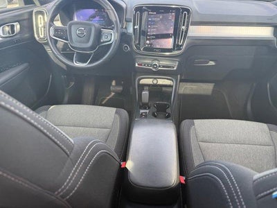 2024 Volvo XC40 Core Bright Theme