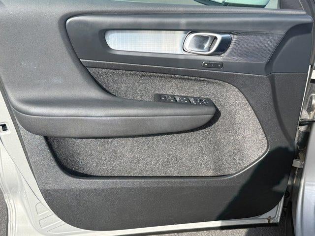 2024 Volvo XC40 Core Bright Theme