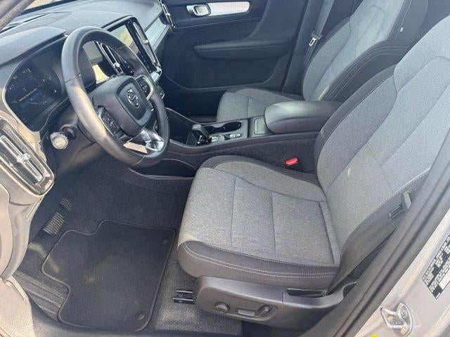 2024 Volvo XC40 Core Bright Theme