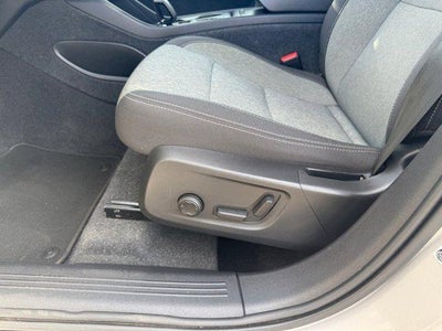 2024 Volvo XC40 Core Bright Theme