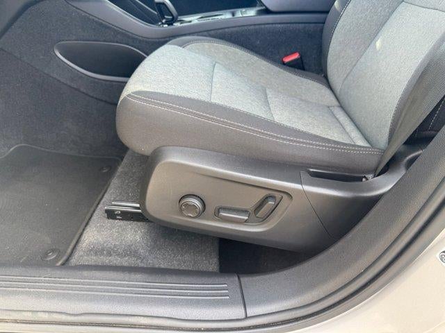 2024 Volvo XC40 Core Bright Theme