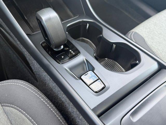 2024 Volvo XC40 Core Bright Theme