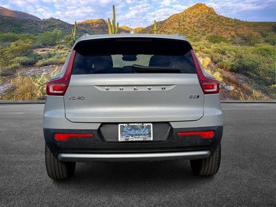 2024 Volvo XC40 Core Bright Theme