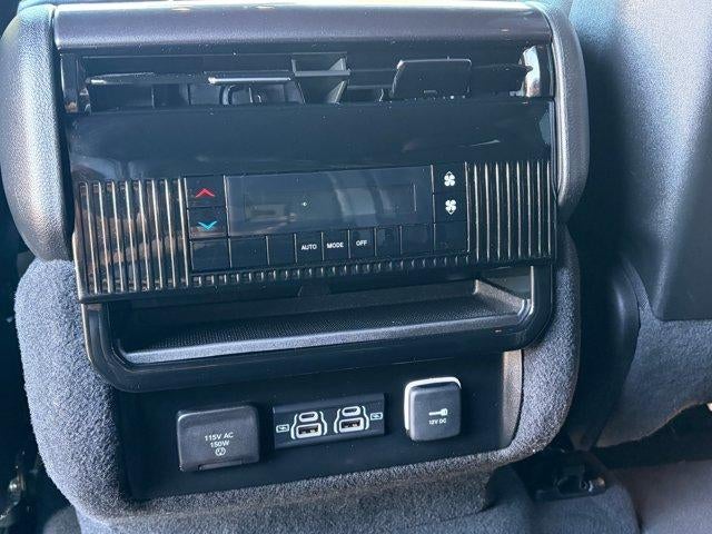 2024 Jeep Wagoneer Base