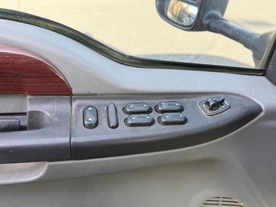 2005 Ford Super Duty F-350 DRW XL
