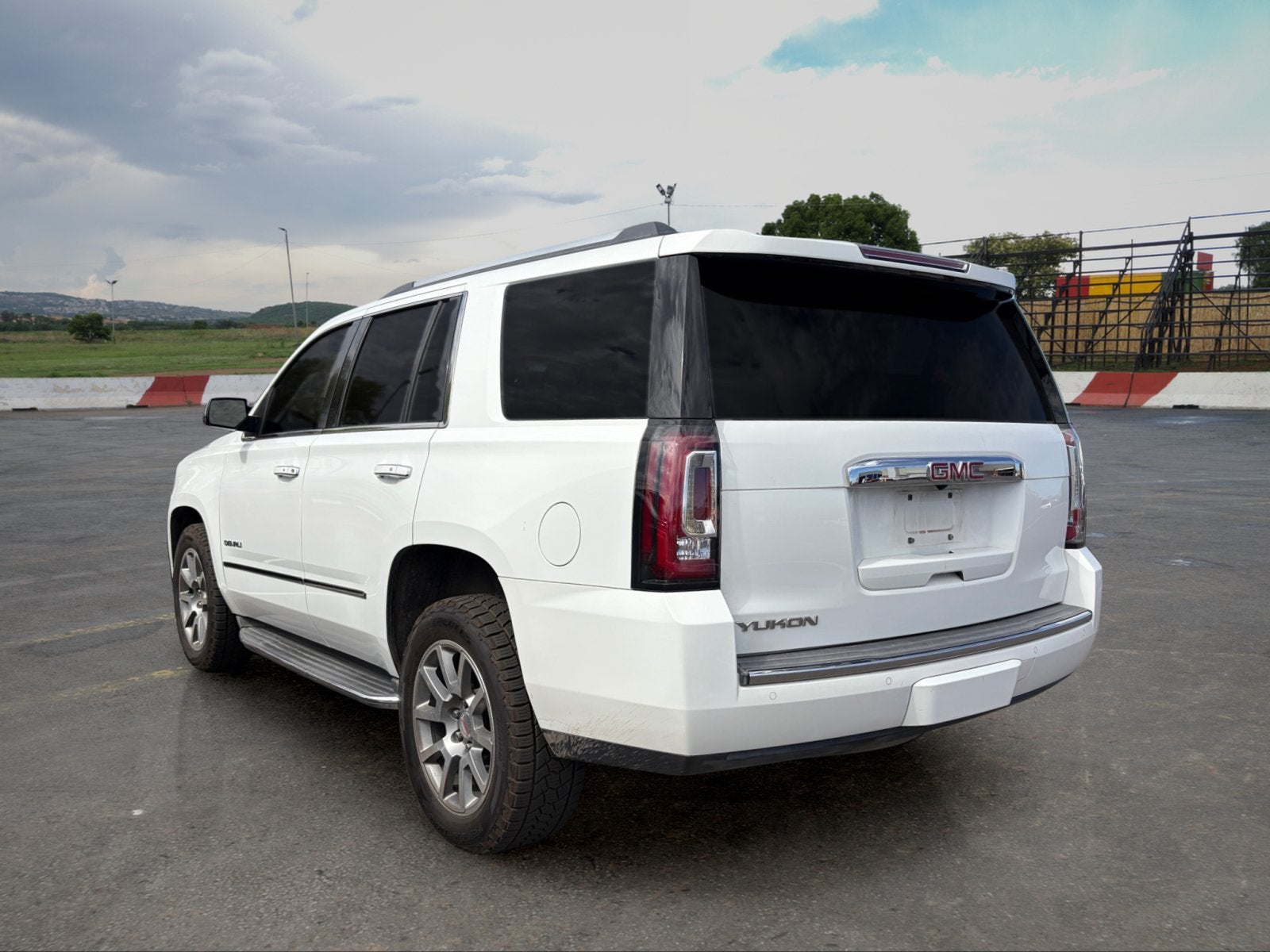 2016 GMC Yukon Base