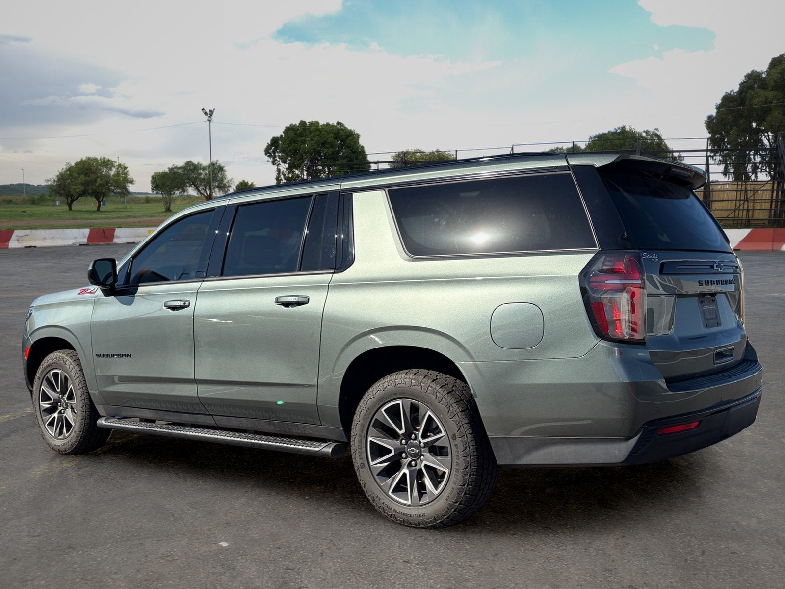 2023 Chevrolet Suburban Base