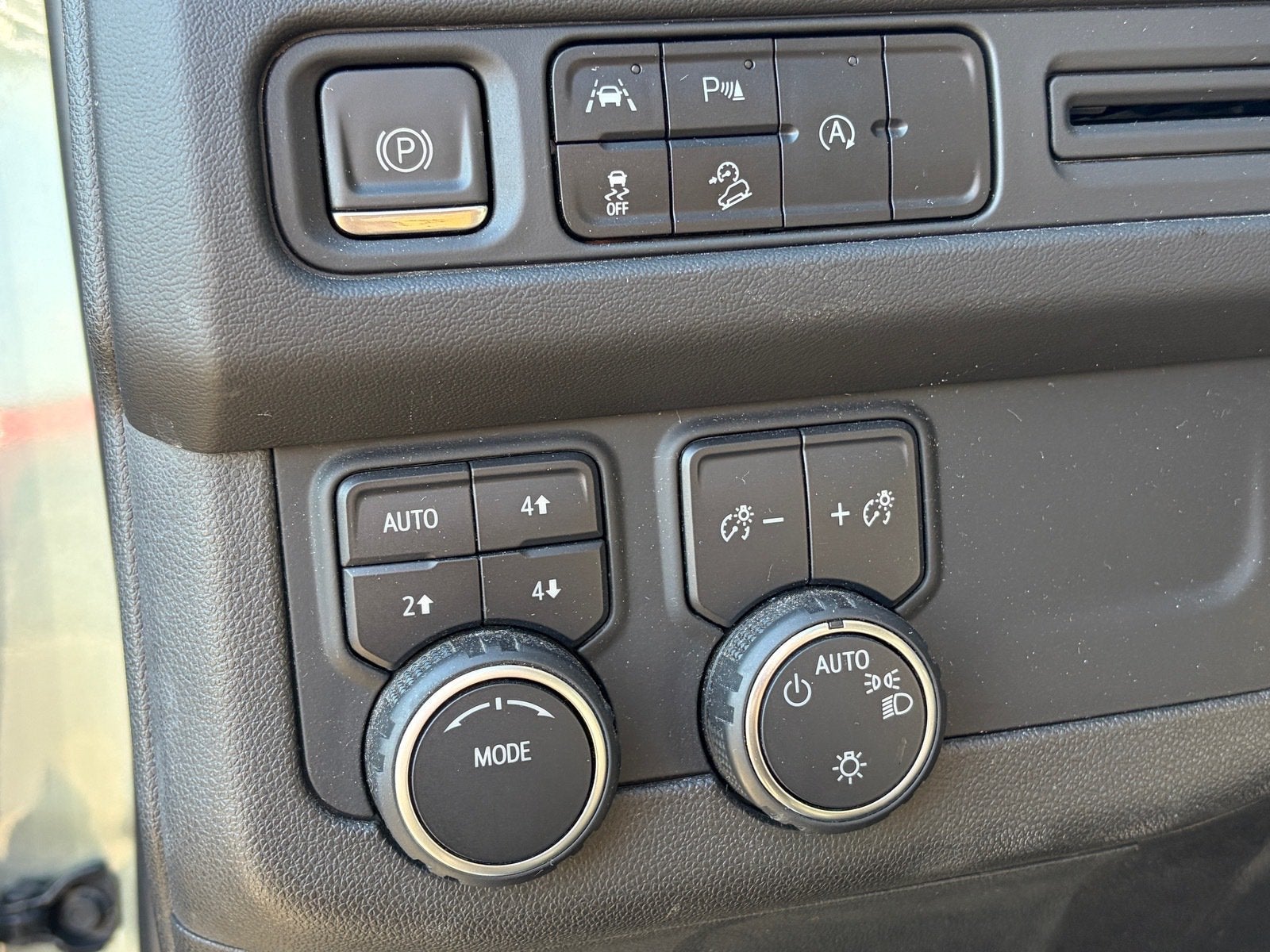 2023 Chevrolet Suburban Base