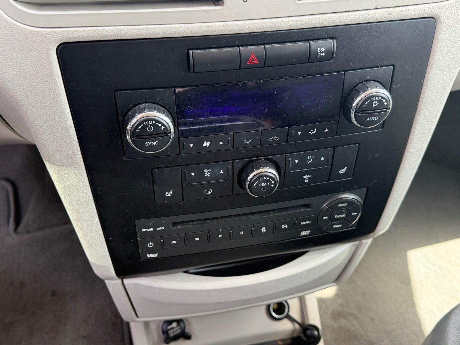 2009 Volkswagen Routan SEL