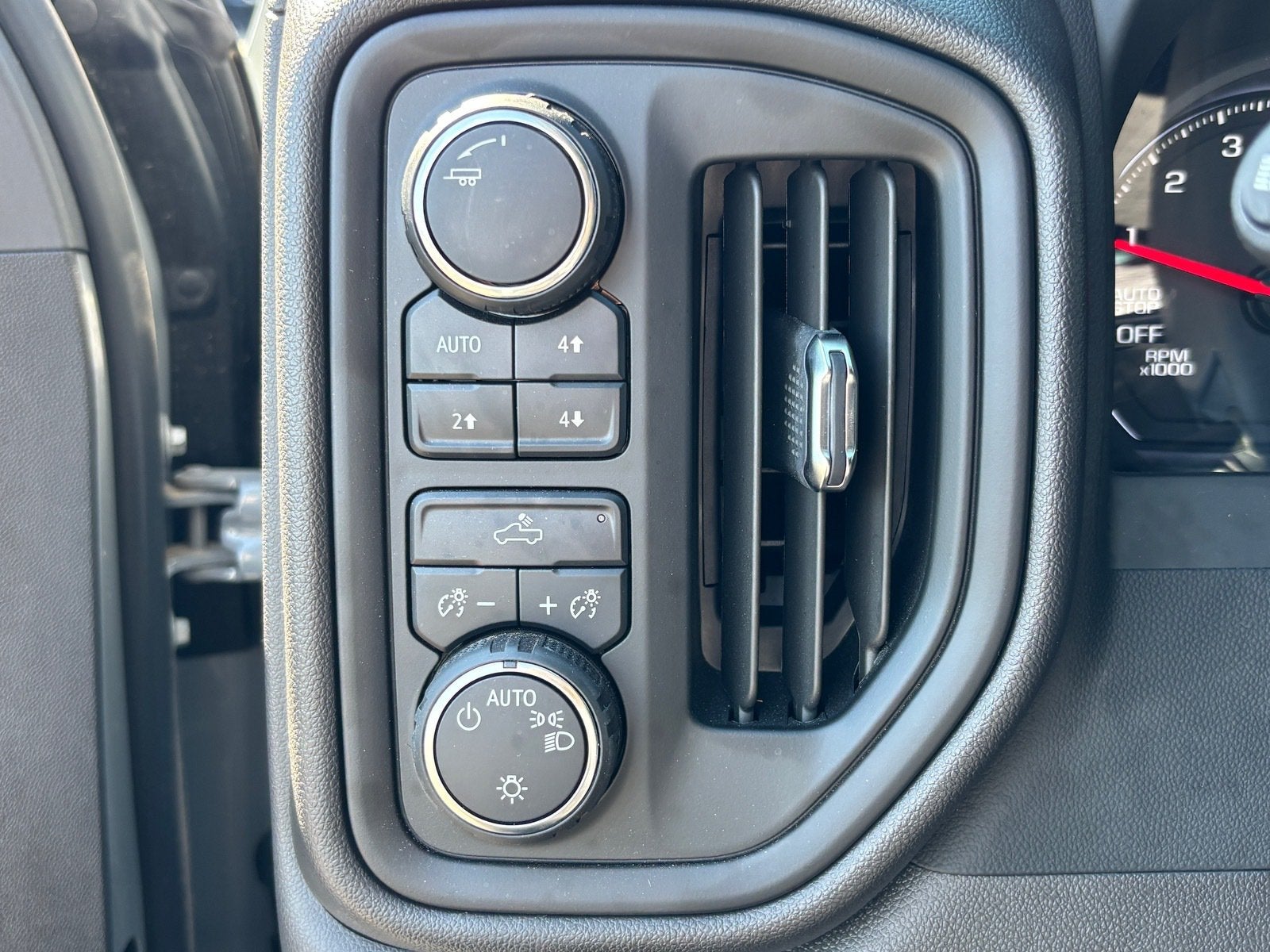 2024 Chevrolet Silverado 1500 Custom Trail Boss