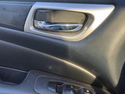 2019 Nissan Pathfinder SV