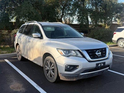 2019 Nissan Pathfinder SV