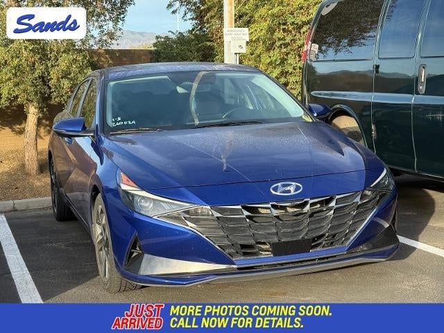 2022 Hyundai Elantra SEL w/ Convenience + Premium Package