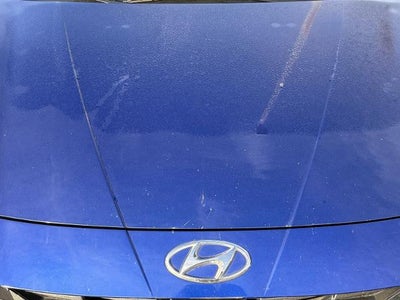 2022 Hyundai Elantra SEL w/ Convenience + Premium Package