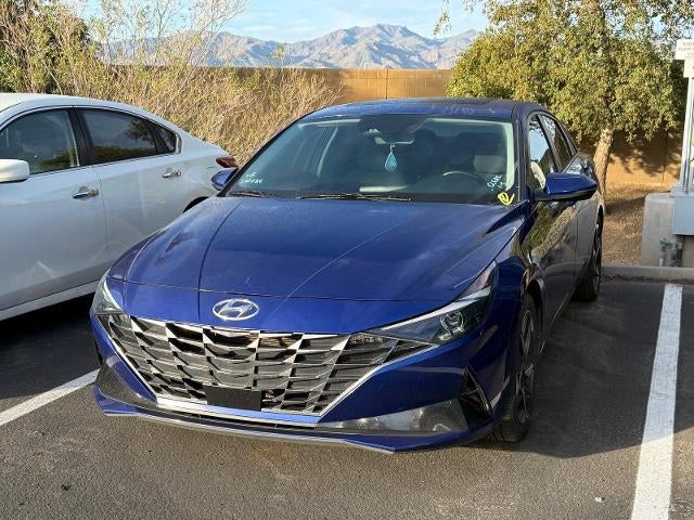 2022 Hyundai Elantra SEL w/ Convenience + Premium Package