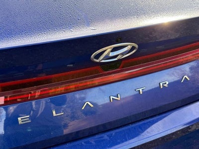 2022 Hyundai Elantra SEL w/ Convenience + Premium Package