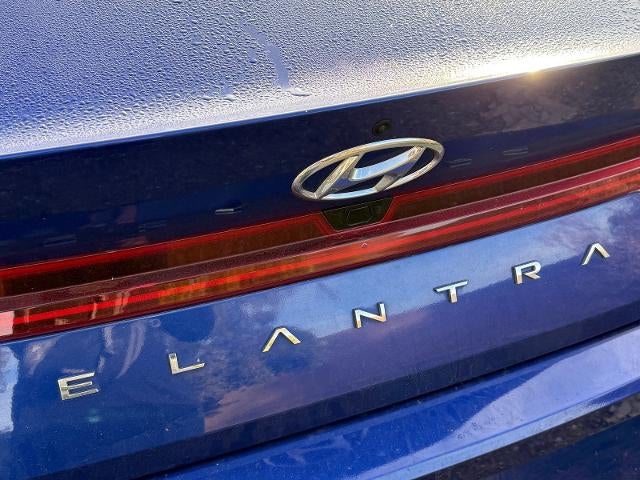 2022 Hyundai Elantra SEL w/ Convenience + Premium Package