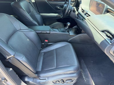 2019 Lexus ES 