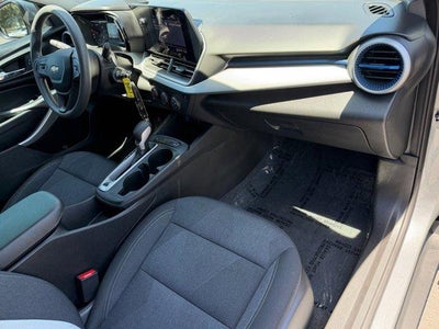 2025 Chevrolet Trax LS