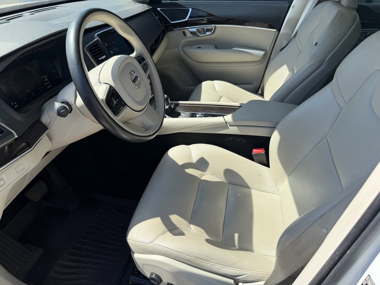 2019 Volvo XC90 Momentum