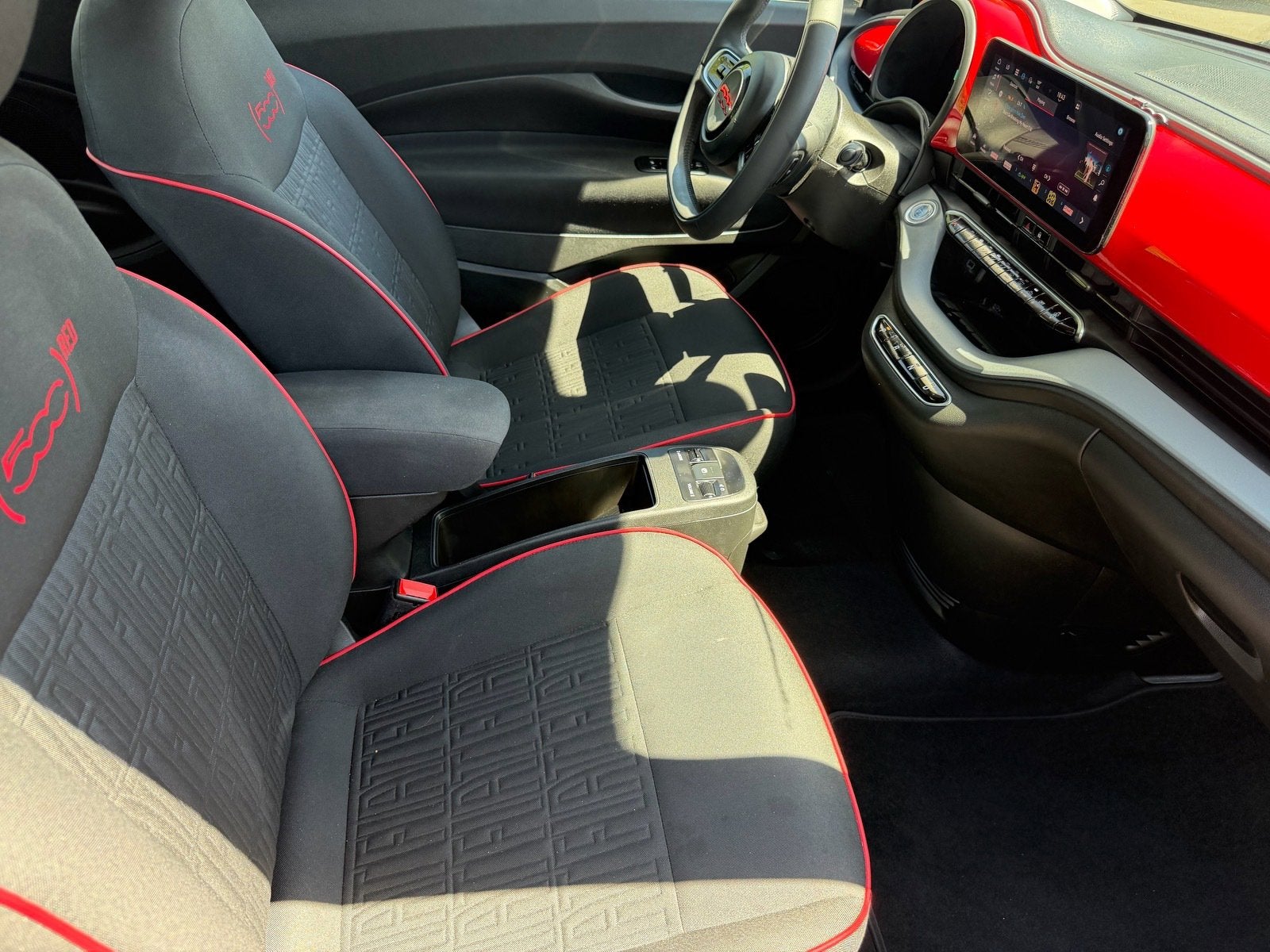2024 FIAT 500e INSPI(RED)