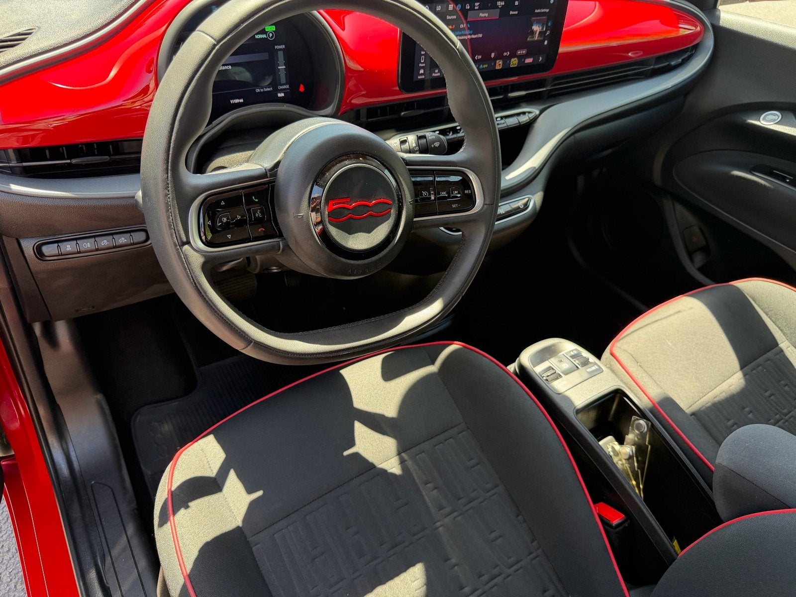2024 FIAT 500e INSPI(RED)
